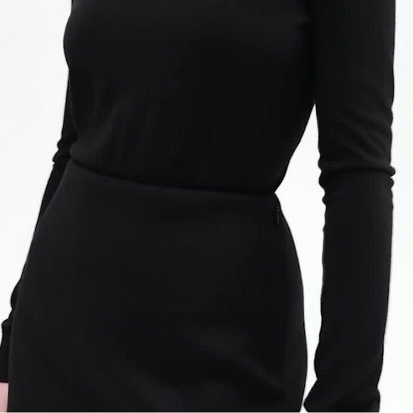NEW Theory  High-Waist Mini Skirt in Double-Face Wool-Cashmere Black - Picture 6 of 16